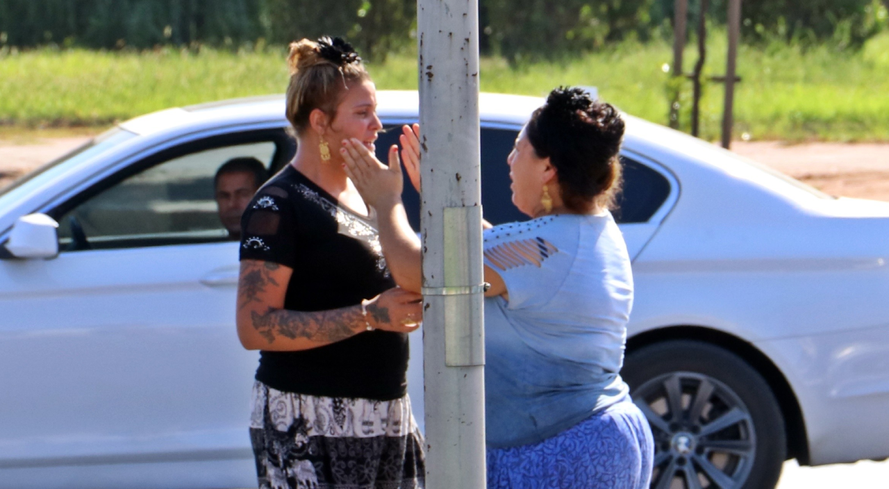 Otomobiliyle takla attı! Kaza yerine gelen yakınları sinir krizi geçirdi